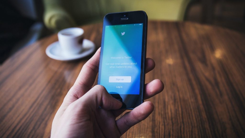 Repurposing Streaming Content on twitter